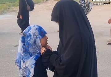 نذر روسری به دختران عراقی توسط خبرنگار پانای استان اصفهان