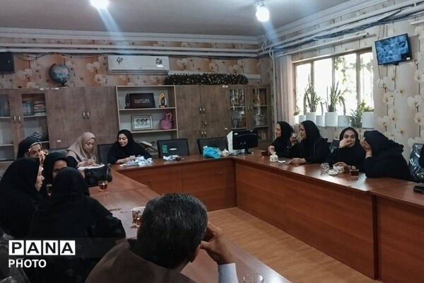 انتخابات انجمن اولیا و مربیان دبیرستان هدی در شهرستان قدس