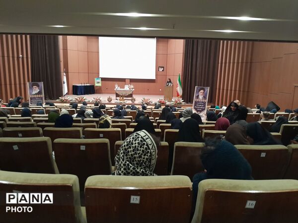 جلسه اولیا مربیان پایه هشتم دبیرستان مصلی نژاد حضرت زهرا 