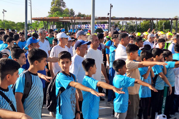 همایش پیاده‌روی خانوادگی در شیراز 