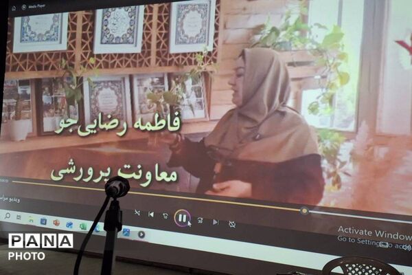 مراسم اعطای نشان سمپاد به دانش آموزان فرزانگان ورامین