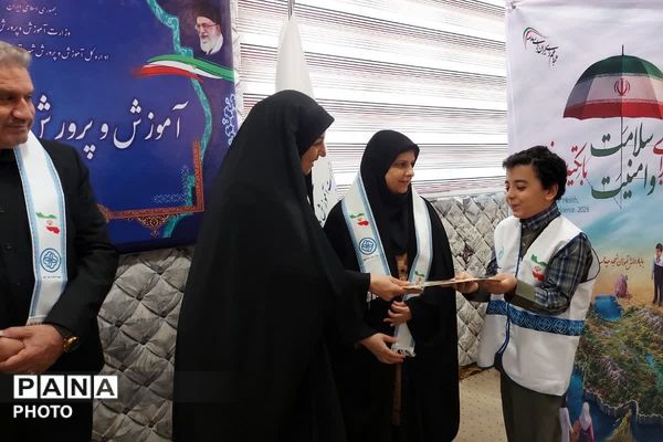تقدیر از مراقبین و سفیران سلامت در اداره آموزش و پرورش کهریزک