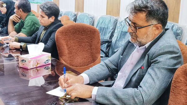نشست خبری رئیس آموزش و پرورش شهرستان مارگون به‌مناسبت هفته معلم