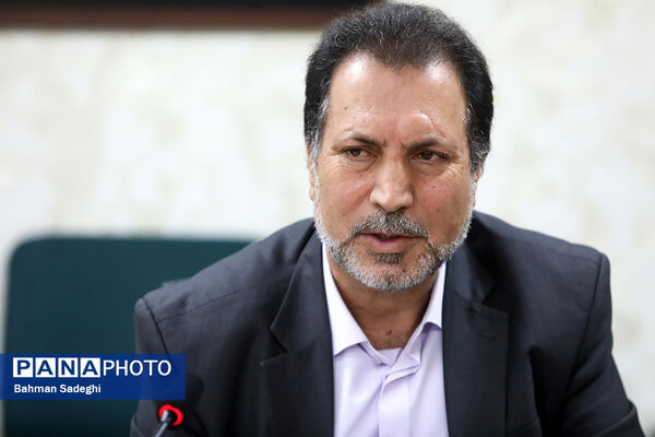 میزگرد علمی و آموزشی بررسی راهکارهای ارتقای کیفیت و تقویت مدارس دولتی