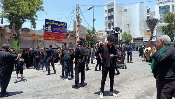 حضور پرشور کودکان و نوجوانان یاسوجی در روز عاشورا 
