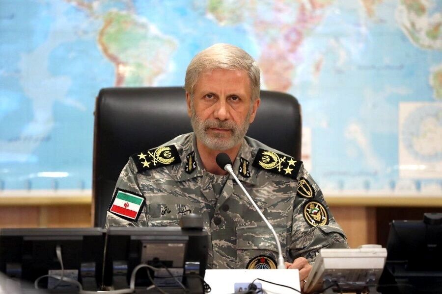 فرمانده کل ارتش: به جنایت آمریکا پاسخ قاطعی خواهیم داد
