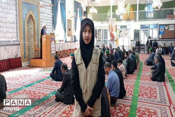 حضور دانش آموزان در دومین نماز عبادی، سیاسی جمعه ماه مبارک رمضان در شهر بار نیشابور