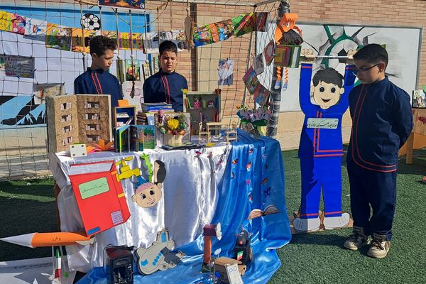  برپایی نمایشگاه  آثار دانش‌آموزان در مدرسه غیاث‌الدین جمشید کاشانی ملارد 