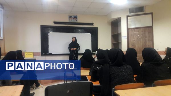 جلسه هدایت تحصیلی دبیرستان دخترانه حضرت زینب(س) کاشمر
