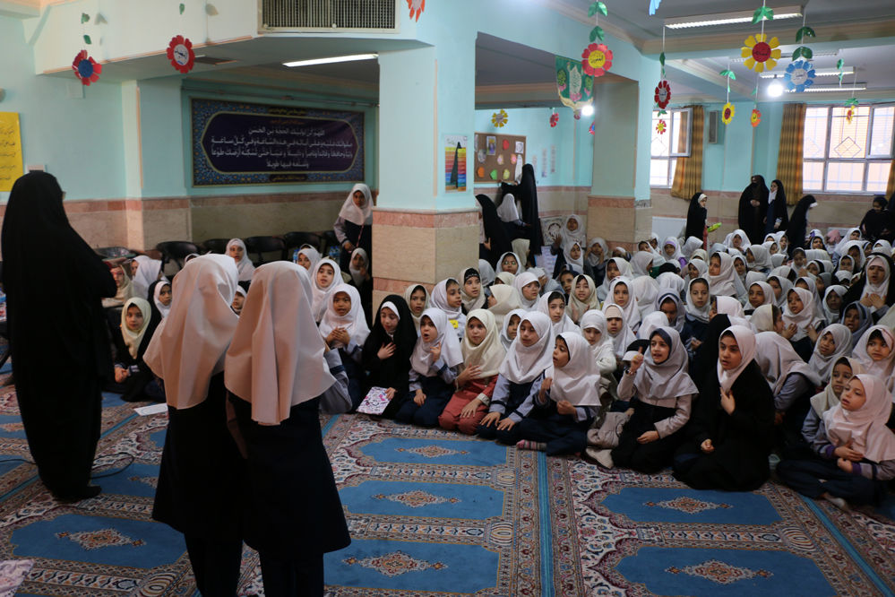 گرامیداشت یاد و خاطره شهدا در مدرسه انقلاب اسلامی2 قم

