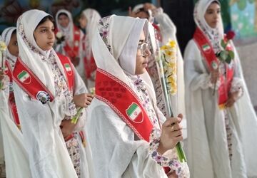 حال و هوای میلاد امام زمان(عج) با آیین سنتی «حق لیلی» در مدارس میناب