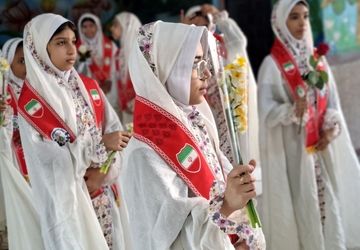 حال و هوای میلاد امام زمان(عج) با آیین سنتی «حق لیلی» در مدارس میناب