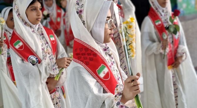 حال و هوای میلاد امام زمان(عج) با آیین سنتی «حق لیلی» در مدارس میناب