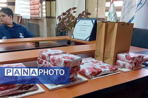 تقدیر از دانش‌آموز خبرنگاران فعال پانا در مراسم روز خبرنگار در شهرستان فیروزکوه