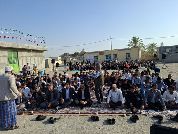 جشن پرشور دهه فجر انقلاب اسلامی در محله ولی عصر سندرک 