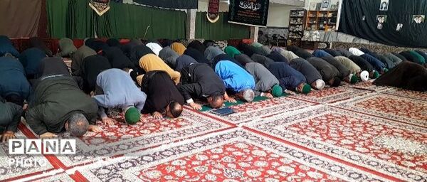  اقامه نماز عبادی سیاسی جمعه همزمان با سی و چهارمین روز شهادت قائد امت حضرت آیت الله خامنه‌ای 