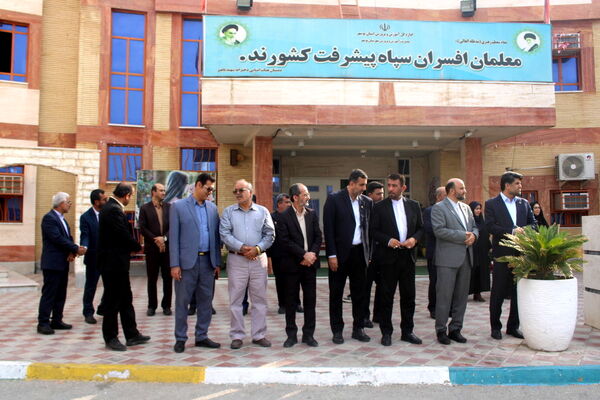 سپاس معلم در دبستان دخترانه شهید باهنر بوشهر 