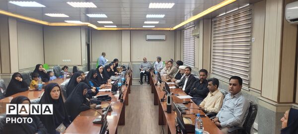 نشست مدیران مدارس متوسطه اول ناحیه یک بندرعباس با معاون پرورشی و تربیت‌بدنی