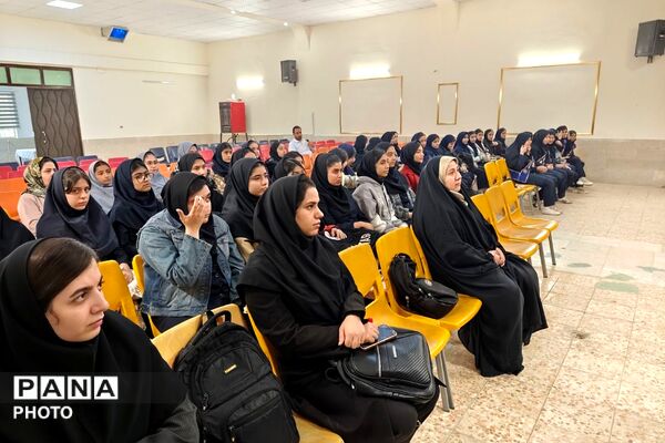 همایش همیاران مشاور دختران متوسطه اول و دوم در کانون شهید آوینی 