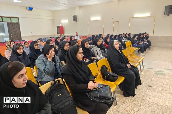 همایش همیاران مشاور دختران متوسطه اول و دوم در کانون شهید آوینی 
