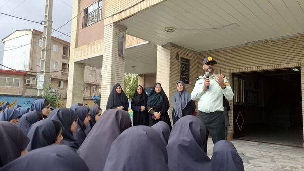 گرامیداشت روز نیروی انتظامی در دبیرستان بهار آزادی قائمشهر