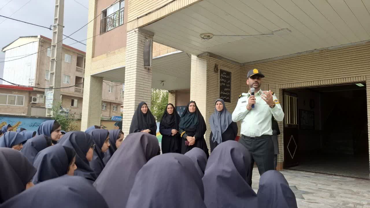 گرامیداشت روز نیروی انتظامی در دبیرستان بهار آزادی قائمشهر