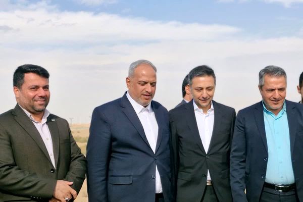 آیین کلنگ‌زنی هنرستان خیرساز هیأت امنایی در قرچک
