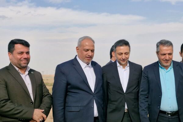 آیین کلنگ‌زنی هنرستان خیرساز هیأت امنایی در قرچک