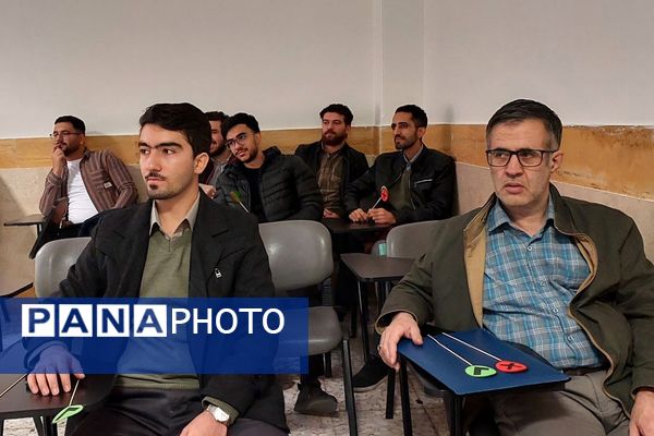  کارگاه تبیین و واکاوی ضروریات سفر یادگیری در دبیرستان‌ نمونه‌دولتی ولایت بهارستان‌دو