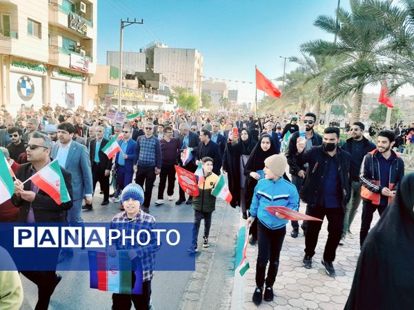 راهپیمایی یوم الله ۲۲  بهمن با حضور پرشور مردم در بوشهر 