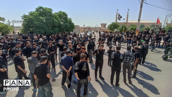 از کودکان تا بزرگسالان؛ زنجیر پیوند دل‌ها در روز عاشورا در روستای سرحوضک کاشمر