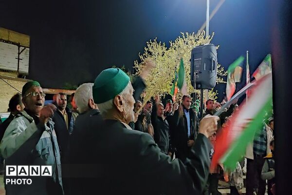 یک دنیا شاهد و مبهوت از حضور خیابانی مردم شهر بار
