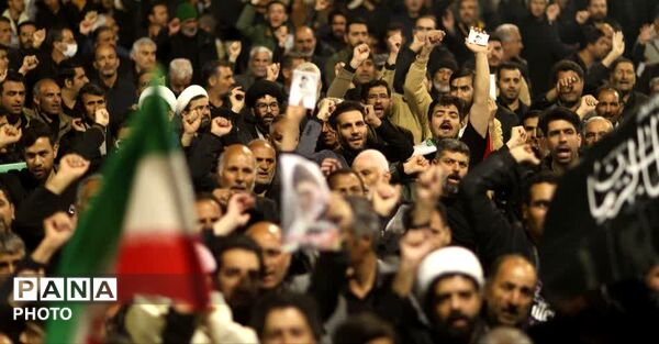 میدان مرکزی شهرستان بردسکن سیاه پوش شد