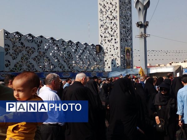 تشیع پیکر مطهر شهید عباس نیلفروشان با حضور پر شور مردم