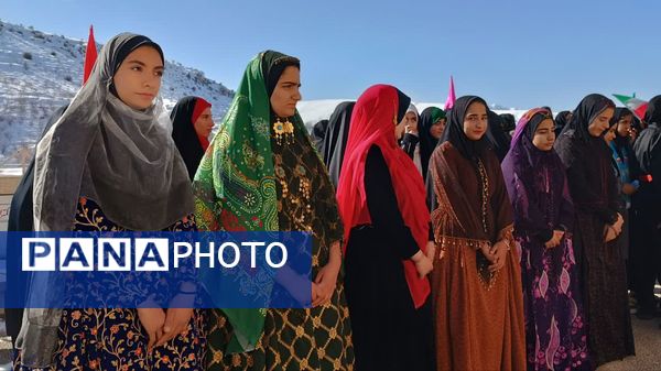 آیین نواختن زنگ گلبانگ انقلاب در مدرسه الزهرا شهرستان مارگون 