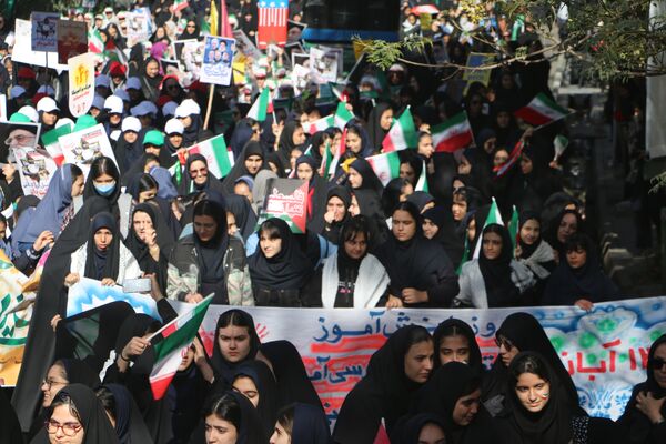 فریاد استکبار ستیزی از ورامین طنین انداز شد