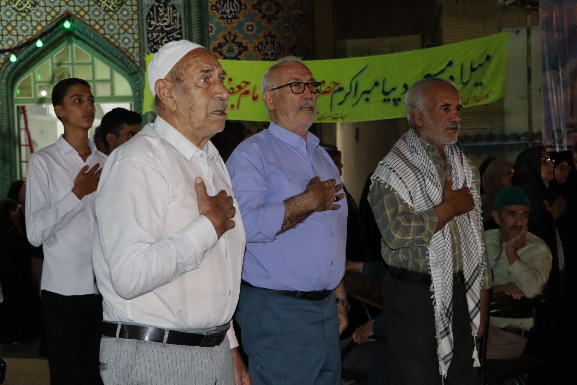  آشخانه غرق در نور میلاد؛ جشن پیامبر رحمت و امام صادق(ع) 