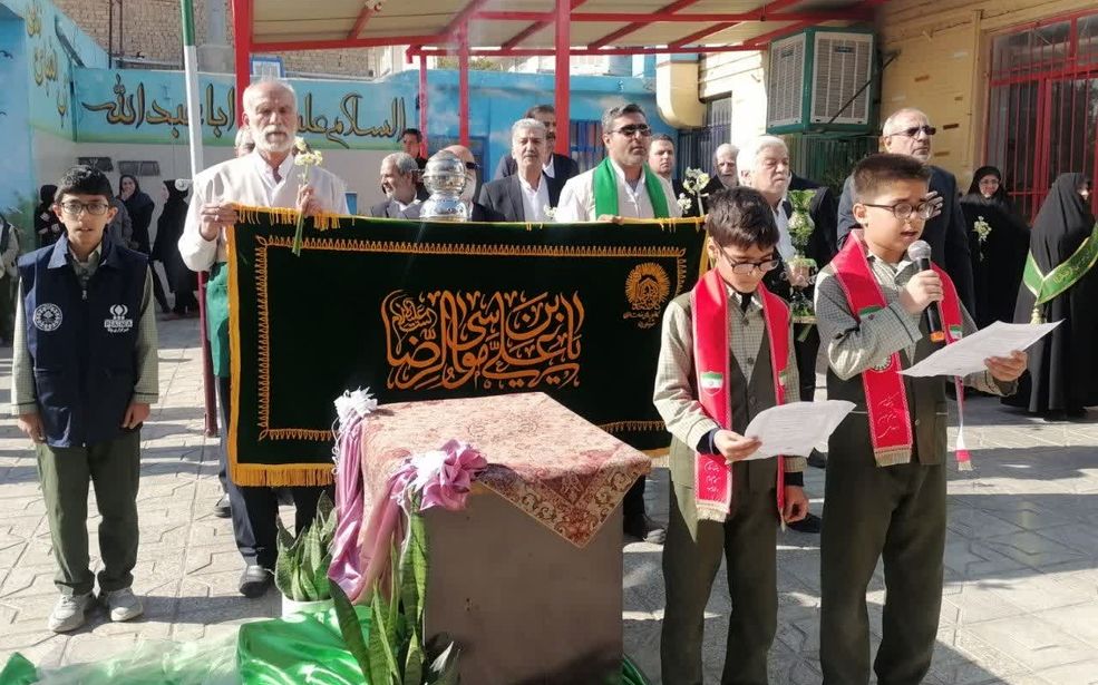 روایت احساسی خبرنگار پانا از حضور خادمیاران رضوی در دبستان احمد کاظمی یک