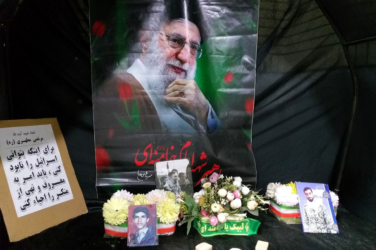 راهپیمایی مردم اندیشه فاز یک در مقابل مسجد امام جعفر صادق 