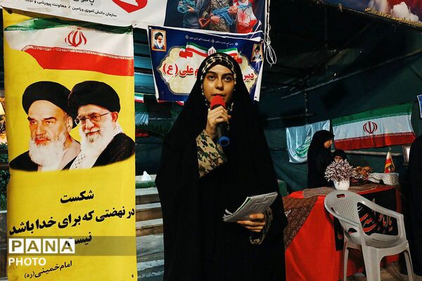 حضور پرشور دانش‌آموزان دبیرستان امام علی(ع) متوسطه اول در غرفه شهدای دانش‌آموز ورامین