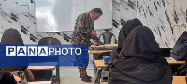 برگزاری کارگاه آموزشی تیر اندازی با اسلحه در هنرستان آفرینش پردیس 