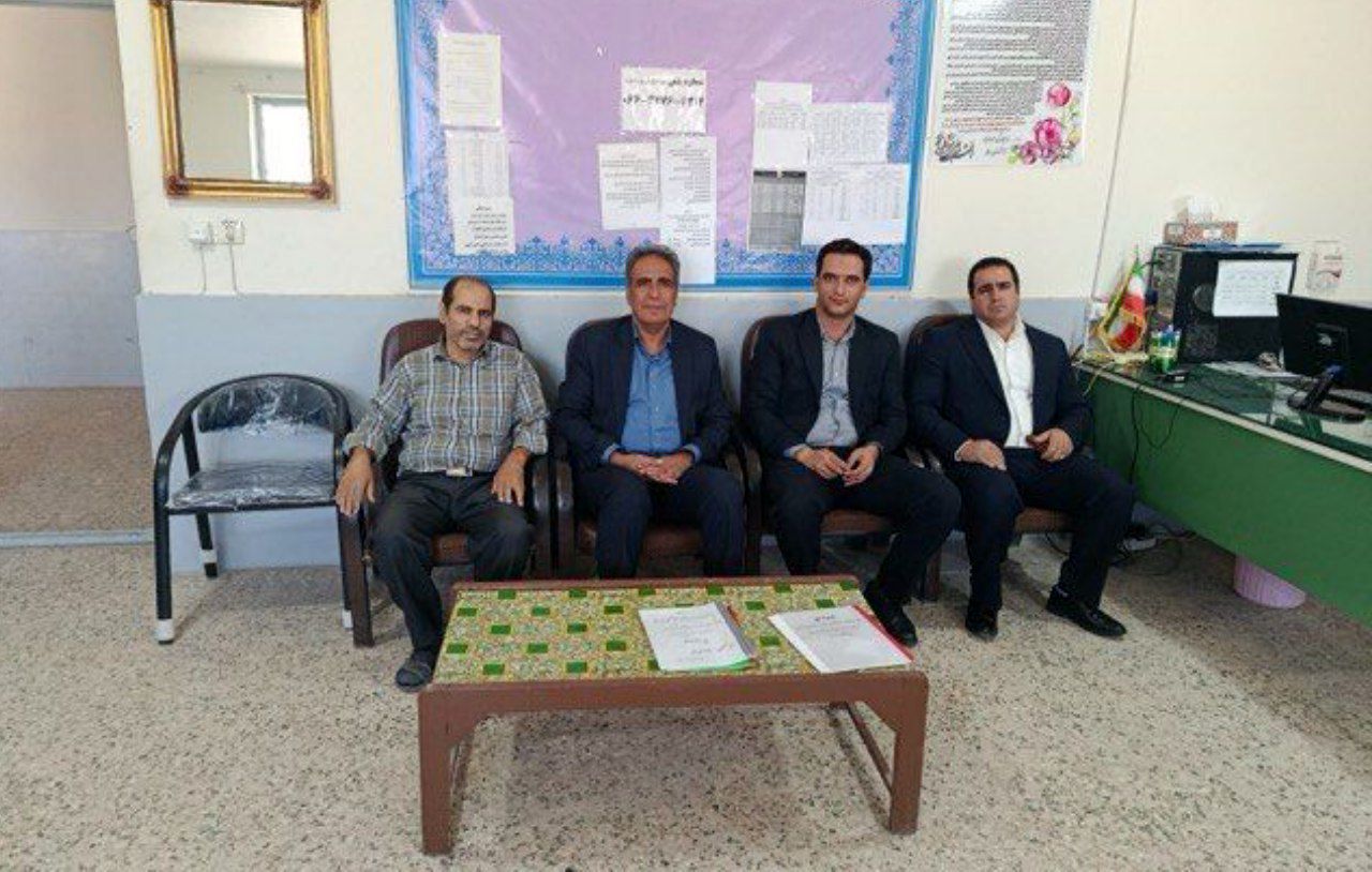 بازدید مسئولین آموزش و پرورش نورآباداز مدارس بخش میربگ دلفان