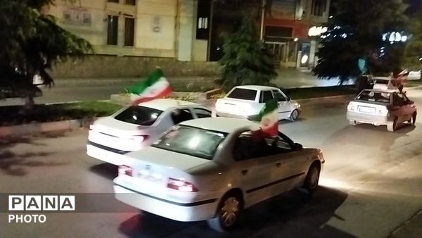 پرچم های ایران و حزب الله  بر فراز شهر نیشابور 