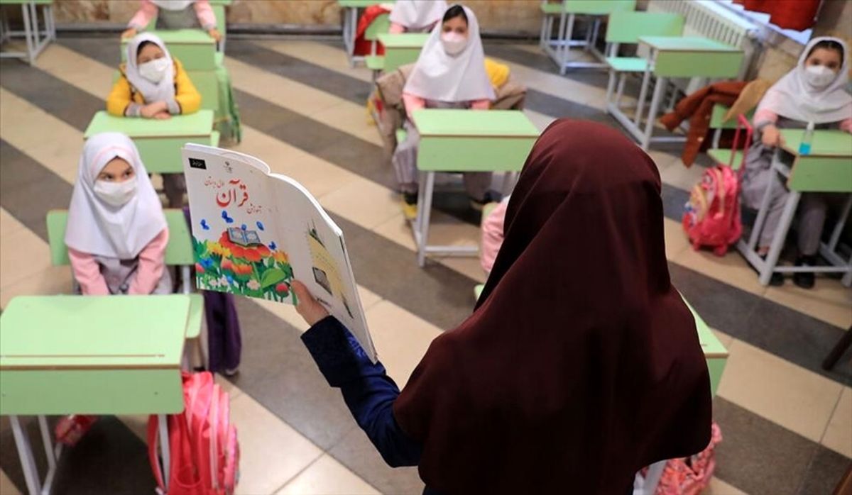 صدور احکام ارتقاء رتبه بیش از ۱۸۵ هزار معلم؛ پرداخت با حقوق اسفند