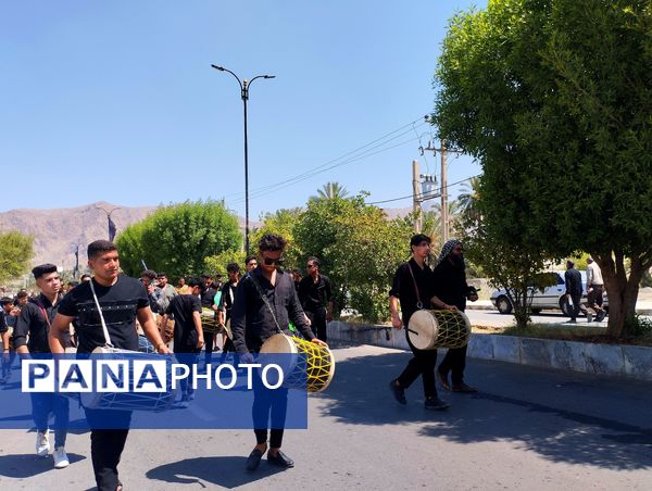 پیاده‌روی دلدادگان جامانده از کربلا در حاجی‌آباد