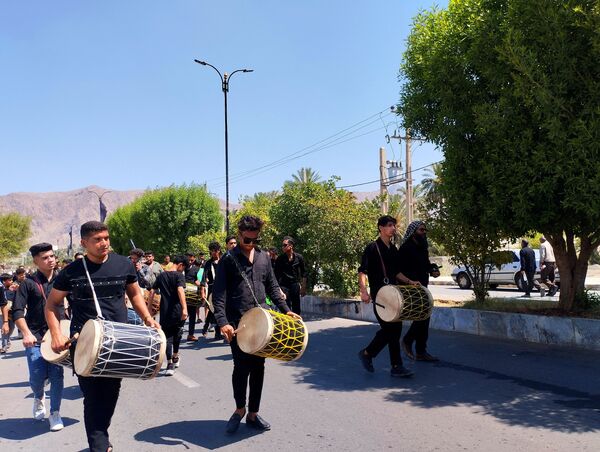 پیاده‌روی دلدادگان جامانده از کربلا در حاجی‌آباد