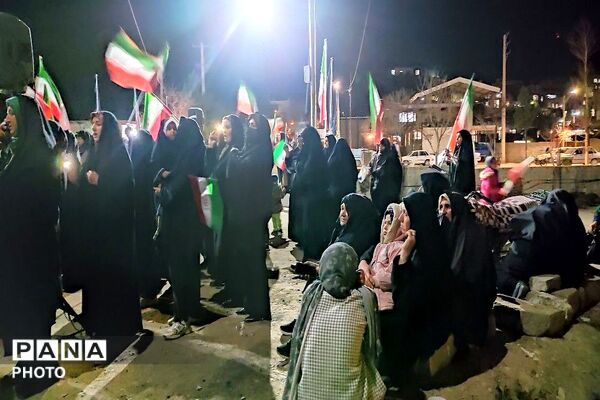 در کنار هم ایستاده ایم-۱