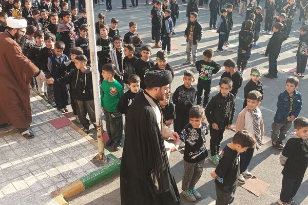 طنین نوای عشق و عزا؛ مراسم عزاداری دهه دوم فاطمیه در مدارس بهارستان‌دو