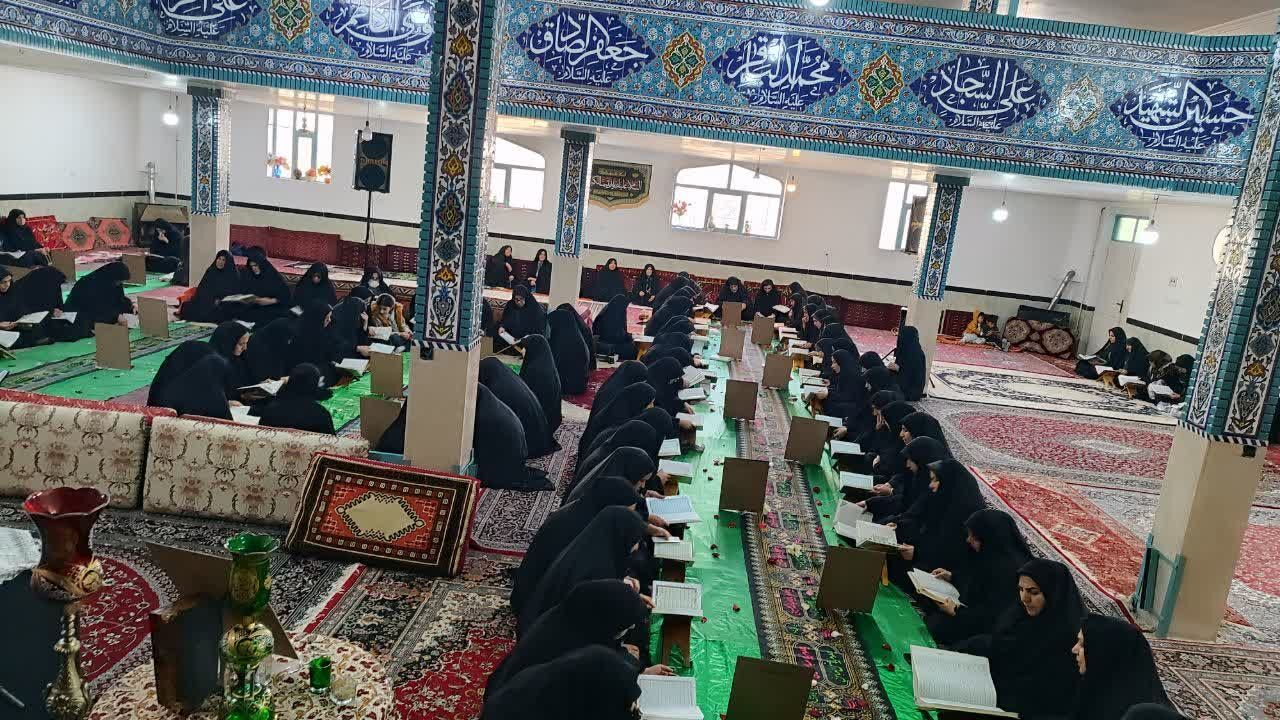 محفل قرآنی بانوان دستجرد به یاد شهدای جنگ رمضان