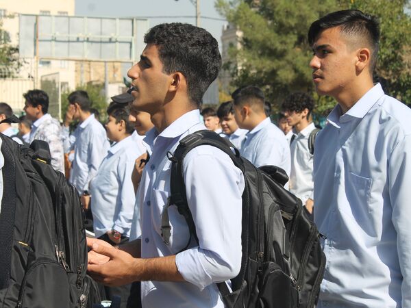آیین نواختن زنگ ایثار و مقاومت در دبیرستان شاهد معراج